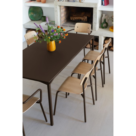 Stuhl Studie aus Alu und Eiche von Fermob wohndesign berlin Farbe Tonka am Calvi