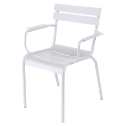 Stapelbarer Stuhl mit Armlehne Luxembourg aus Aluminium von Fermob in Baumwollweiß