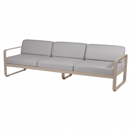 Sofa Bellevie von Fermob mit Stoff in Flannelgrau und Gestell in Muskat