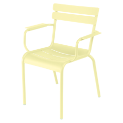 Stapelbarer Stuhl mit Armlehne Luxembourg aus Aluminium von Fermob in Zitronensorbet
