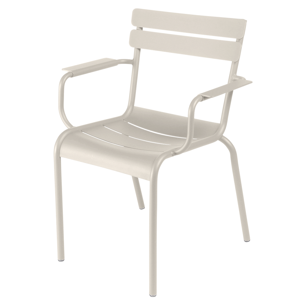 Stapelbarer Stuhl mit Armlehne Luxembourg aus Aluminium von Fermob in Muskat