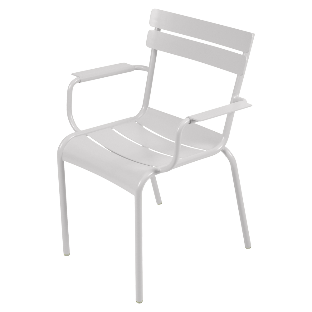 Stapelbarer Stuhl mit Armlehne Luxembourg aus Aluminium von Fermob in Lehmgrau