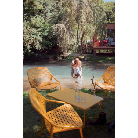 Couchtisch Croisette von Fermob im Außenbereich