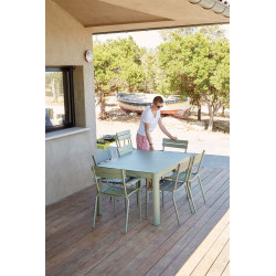 Ausziehbarer Tisch Ribambelle von Fermob im Außenbereich