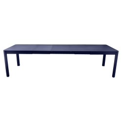 Ausziehbarer Tisch Ribambelle von Fermob von 149cm auf 299cm erweiterbar in Abyssblau