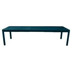 Ausziehbarer Tisch Ribambelle von Fermob von 149cm auf 299cm erweiterbar in Acapulcoblau