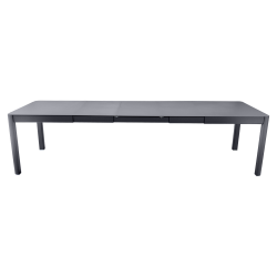 Ausziehbarer Tisch Ribambelle von Fermob von 149cm auf 299cm erweiterbar in Anthrazit