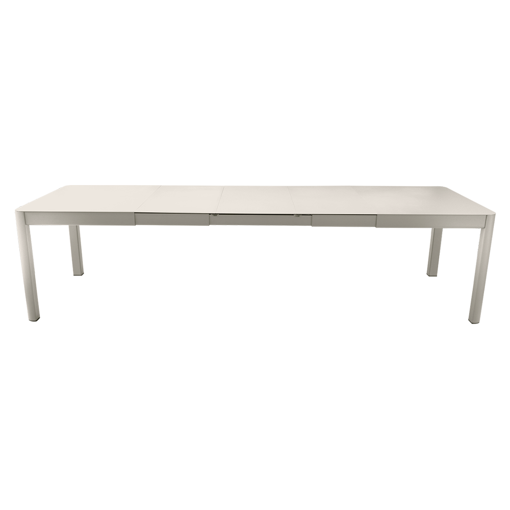 Ausziehbarer Tisch Ribambelle von Fermob von 149cm auf 299cm erweiterbar in Lehmgrau