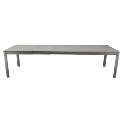 Ausziehbarer Tisch Ribambelle von Fermob von 149cm auf 299cm erweiterbar in Rosmarin