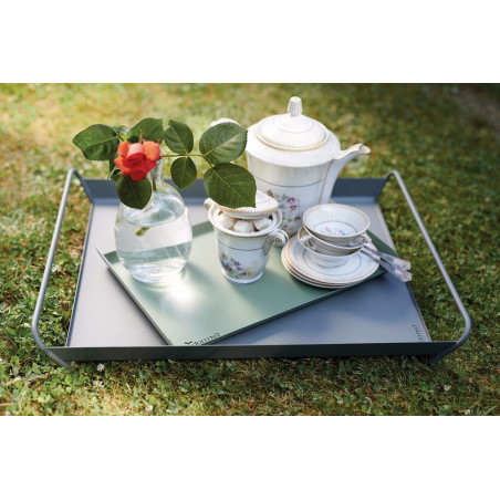 Tablett Alto aus Metall von Fermob mit Schutzgleitern, mittelgroß