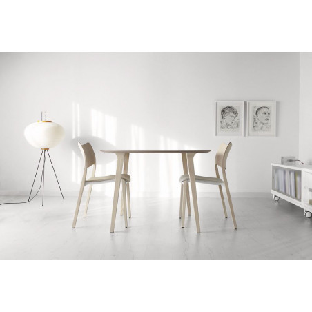 Holztisch Lau von Stua mit Stuhl Laclasica von Stua