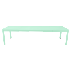 Ausziehbarer Tisch Ribambelle von Fermob von 149cm auf 299cm erweiterbar in Opalgrün