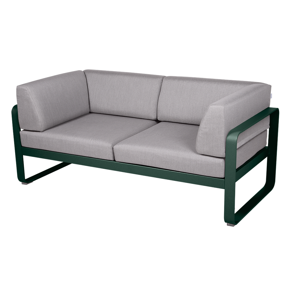 Wetterfestes Sofa Bellevie von Fermob mit Bezug in Flannelgrau und Gestell in Zederngrün