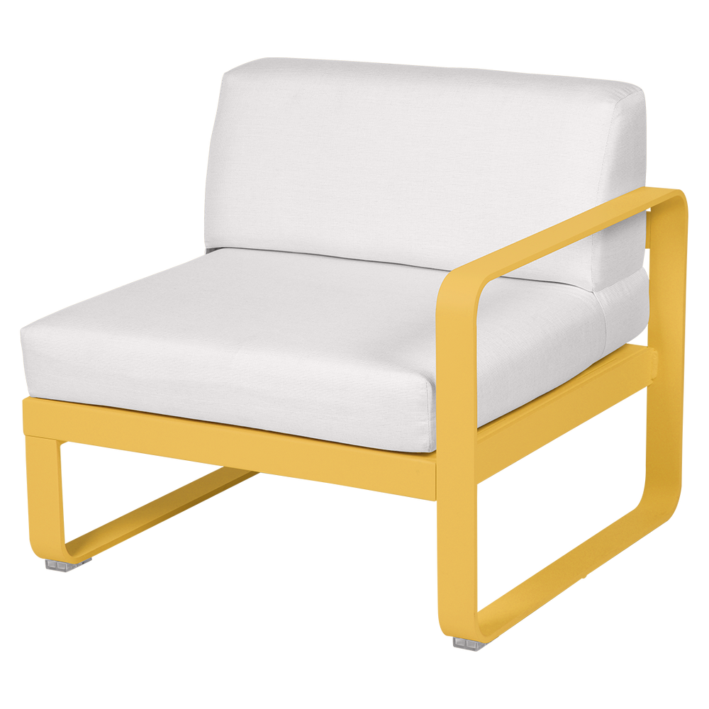 Sessel Bellevie von Fermob mit einer Armlehne und Stoff in Grauweiß mit Gestell in Honig