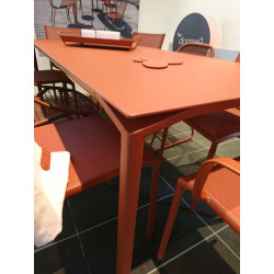 Tisch Calvi in 195cm x 95cm von Fermob in Ocker im Außenbereich