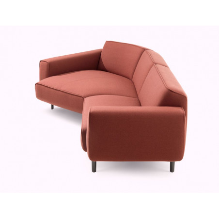 seitliche Ansicht des Sofa Melloo von Pode in rostrot