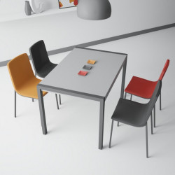 Esstisch Concept von Cancio mit 4 Stühlen im Innenbereich