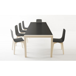 Ausführung des Esstisch Concept von Cancio in schwarz mit Stühlen