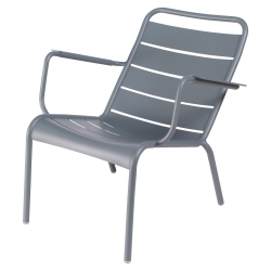 Wetterfester tiefer Sessel Luxembourg aus Aluminium von Fermob in Gewittergrau
