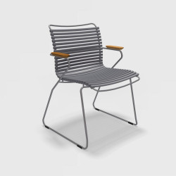 Stuhl Click von Houe mit Armlehnen grau