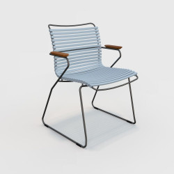 Stuhl Click von Houe mit Armlehnen hellblau