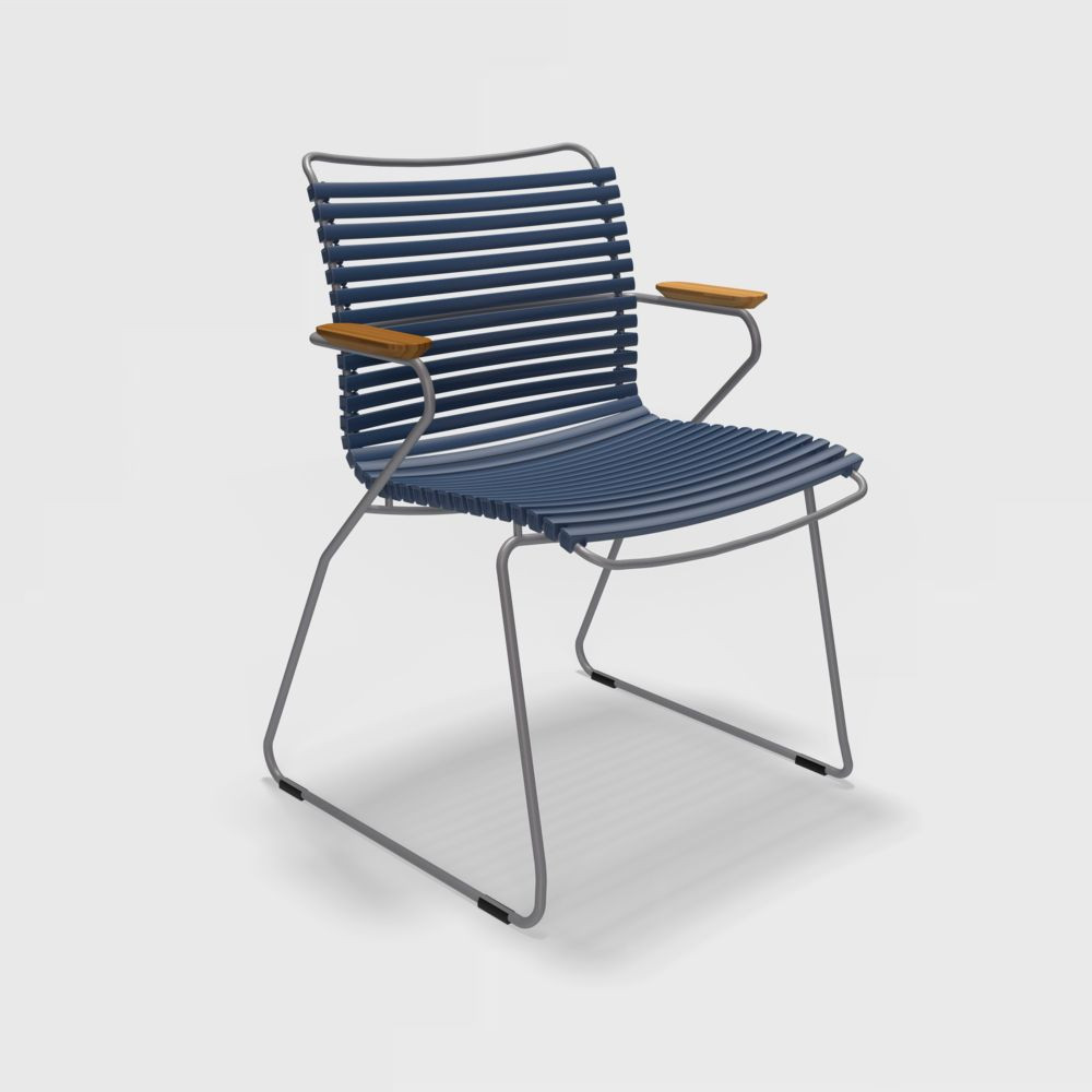 Stuhl Click von Houe mit Armlehnen dunkelblau
