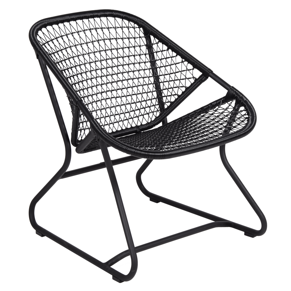 Leichter Sessel Sixties mit wetterfestem Geflecht von Fermob in schwarz