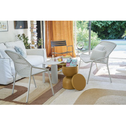 Console Bebop von Fermob zwei Etagen Couchtisch mit Croisette und Hocker