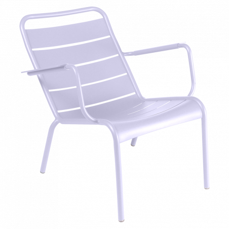 Wetterfester tiefer Sessel Luxembourg aus Aluminium von Fermob in MArshmallow