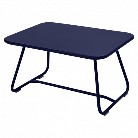 Leichter Tisch Sixties von Fermob in Abyssblau