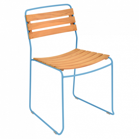 Teak Metallstuhl Surprising von Fermob mit Gestell aus Metall in Maya blau